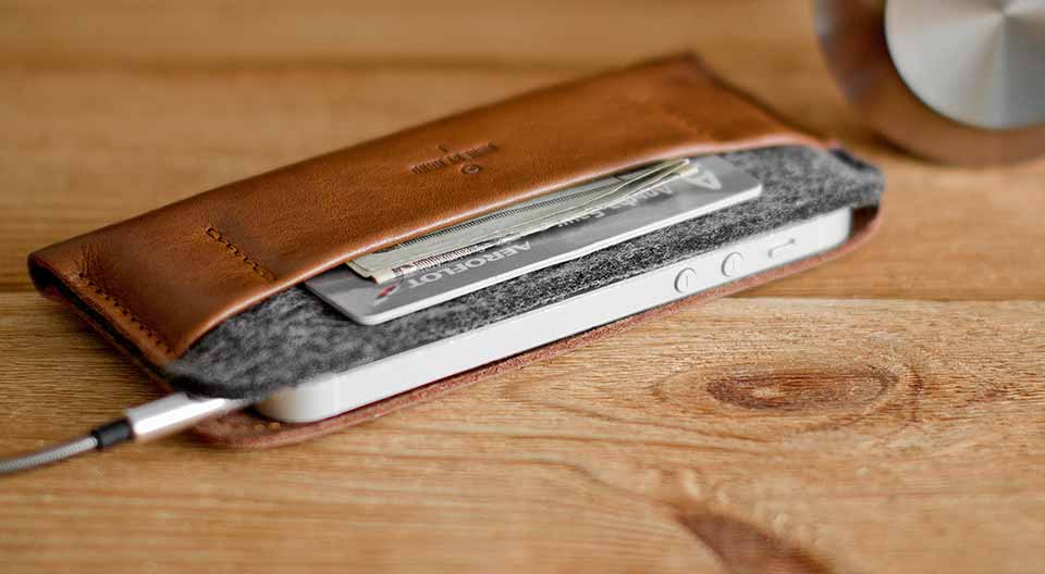 Чехол для iPhone // PORTSIDE x Bark/Ground