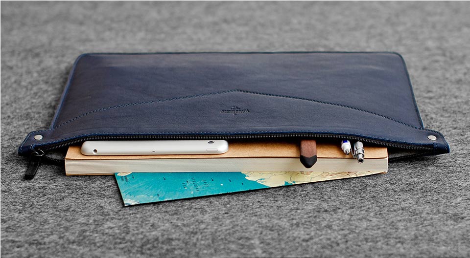 Папка для ноутбука // BERING x Abyss/Stone